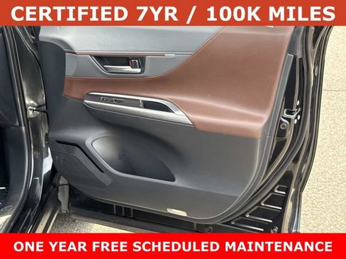 Used 2024 Toyota Venza Limited AWD/4WD image 8