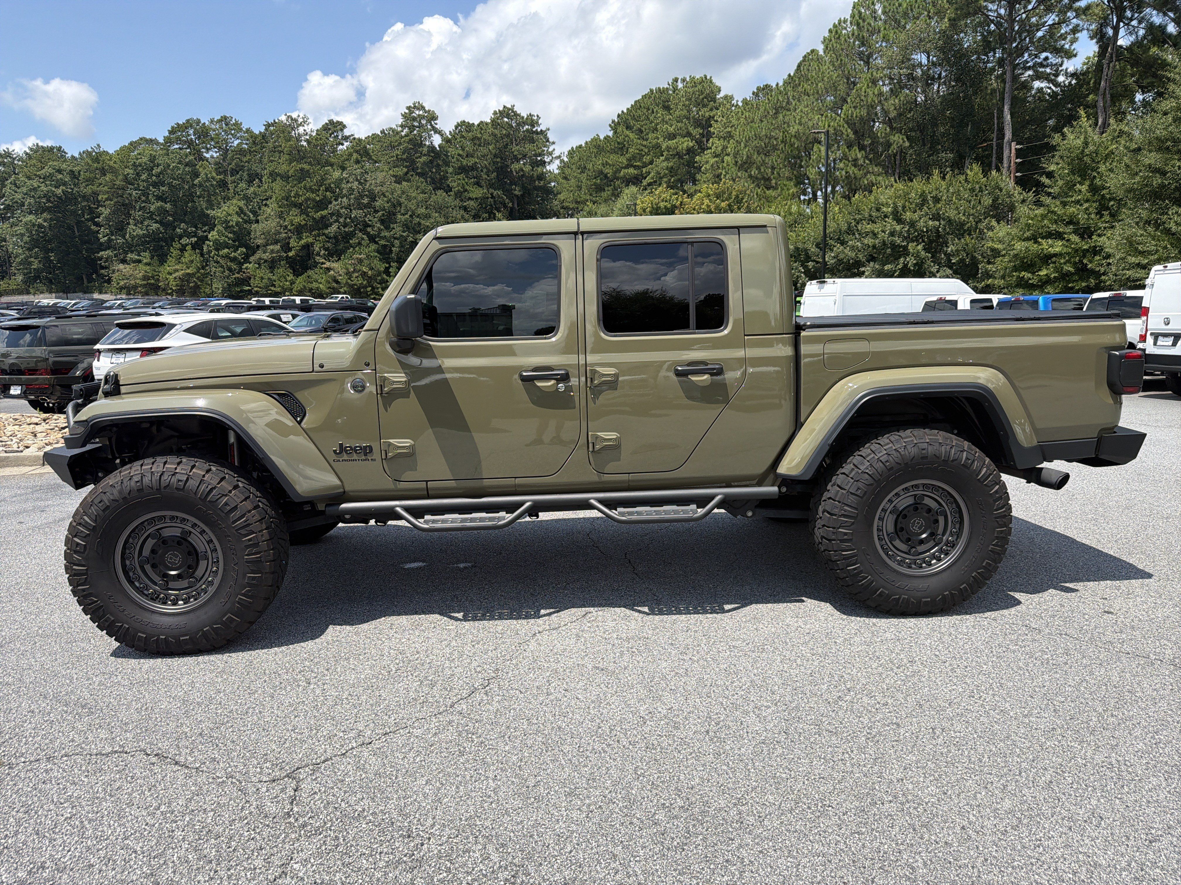 Used 2025 Jeep Gladiator Sport AWD/4WD image 4