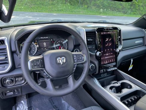 New 2026 RAM 1500 4x4 Crew Cab image 10