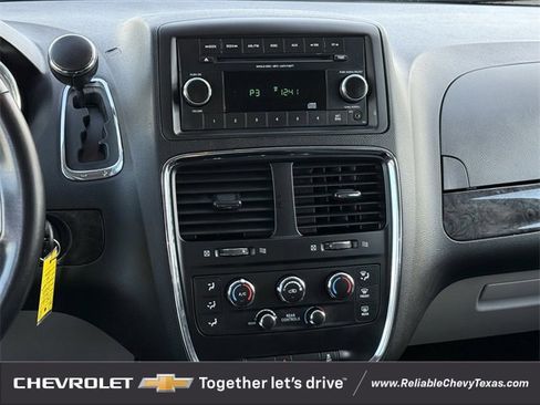 Used 2018 Dodge Grand Caravan SE w/ UConnect Hands-Free Group image 13