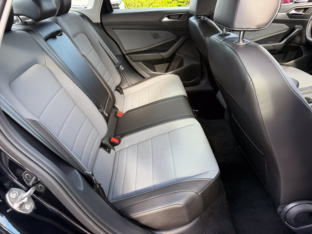 Used 2026 Volkswagen Jetta SE FWD image 16