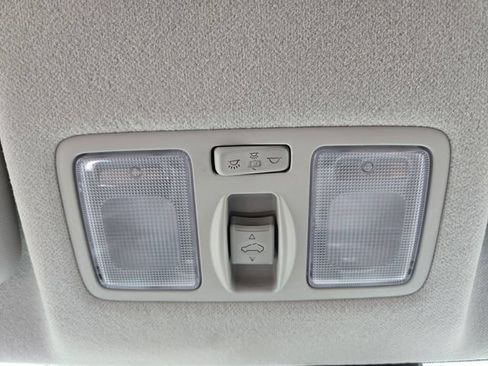 Used 2025 Hyundai Venue SEL FWD image 27