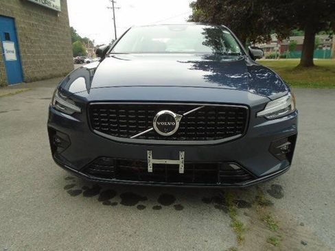 Used 2024 Volvo S60 B5 Plus w/ Climate Package AWD/4WD image 4