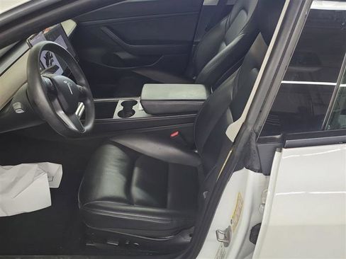 Used 2021 Tesla Model 3 Standard Range Plus image 4