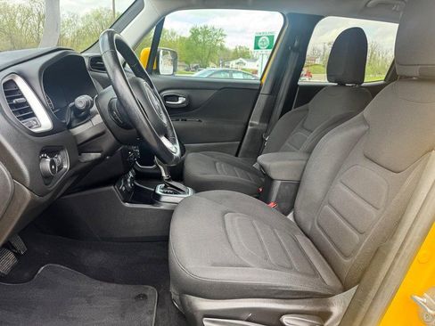 Used 2018 Jeep Renegade Latitude w/ Cold Weather Group AWD/4WD image 9