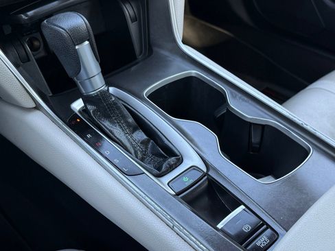 Used 2019 Honda Accord EX image 32