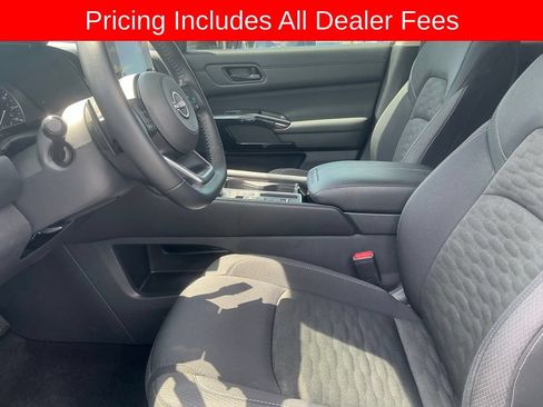 Used 2025 Nissan Pathfinder SV FWD image 9