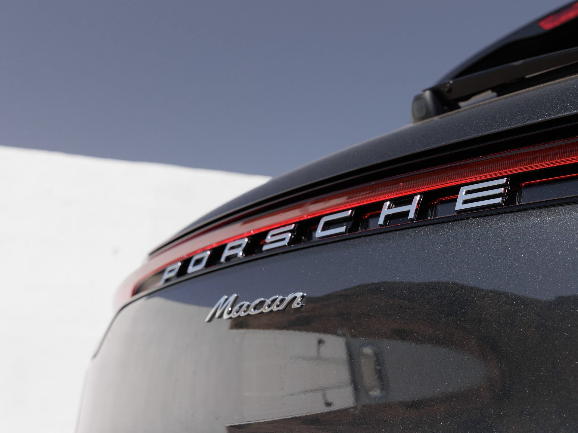Certified 2026 Porsche Macan AWD/4WD image 12