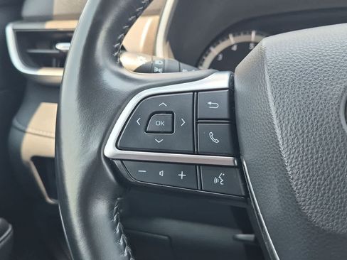 Used 2021 Toyota Highlander XLE AWD/4WD image 24