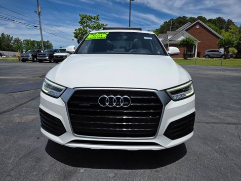 Used 2018 Audi Q3 2.0T Premium Plus w/ Premium Plus Package AWD/4WD image 2