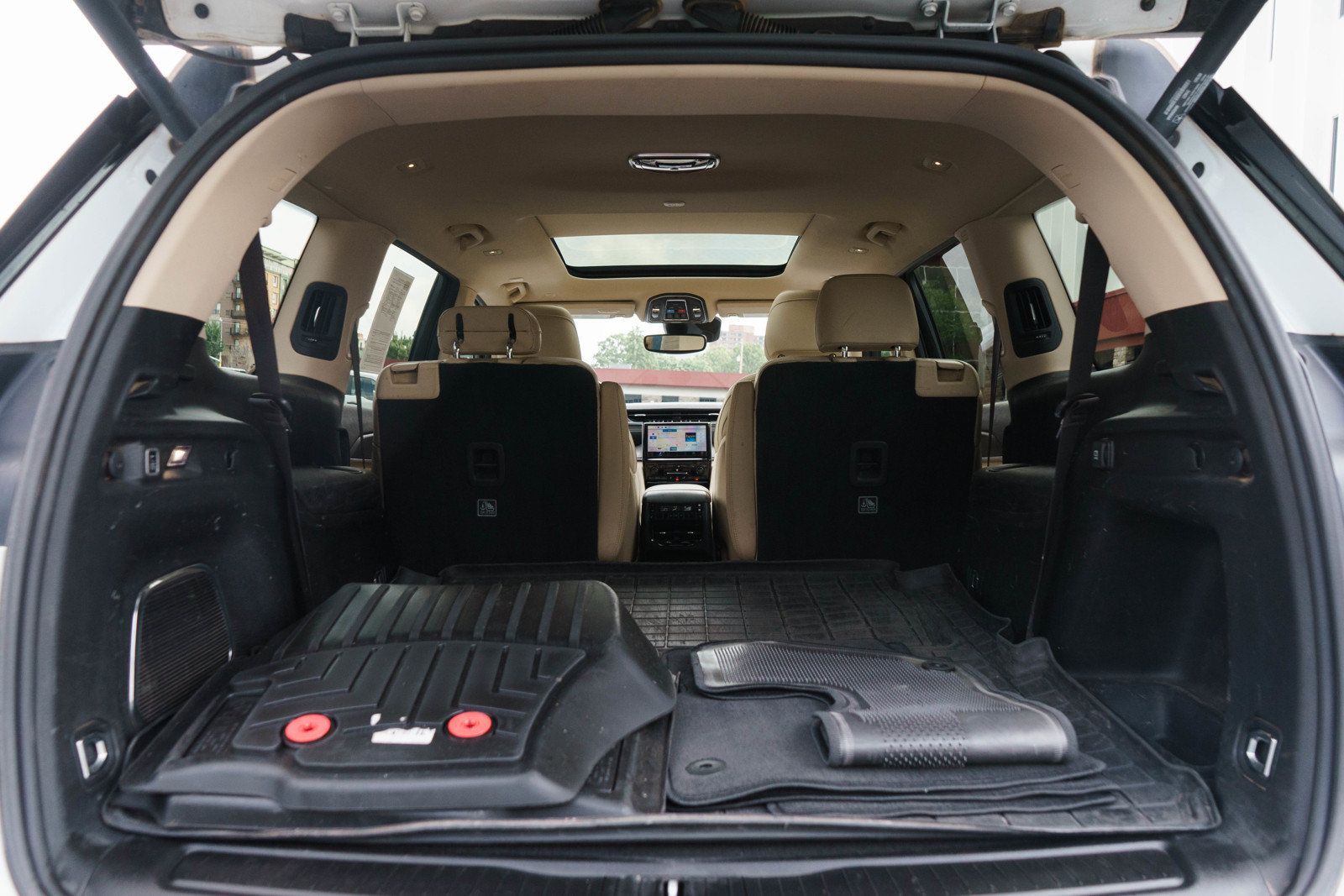 Used 2022 Jeep Grand Cherokee L Limited AWD/4WD image 9