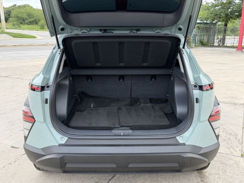 Used 2024 Hyundai Kona SEL w/ Convenience Package FWD image 12
