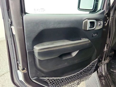 Used 2019 Jeep Wrangler Unlimited Sahara AWD/4WD image 10