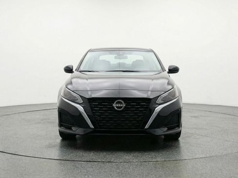 Used 2025 Nissan Altima 2.5 SV image 2