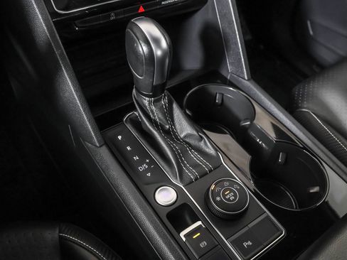 Used 2022 Volkswagen Atlas Cross Sport SEL image 35