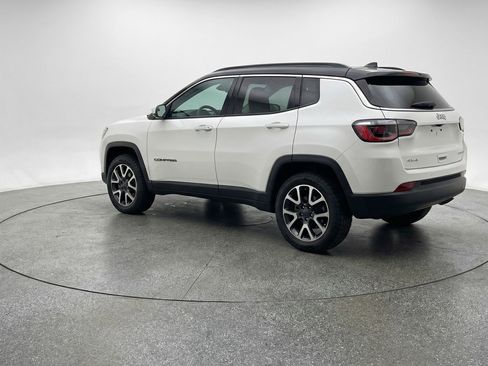 Used 2025 Jeep Compass Trailhawk AWD/4WD image 6