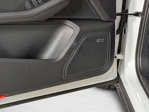 Certified 2025 Porsche Macan image 15