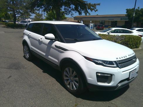 Used 2016 Land Rover Range Rover Evoque SE AWD/4WD image 3