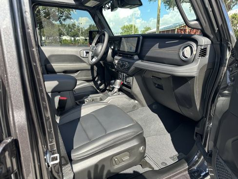 Used 2025 Jeep Wrangler Sahara w/ Safety Group image 31