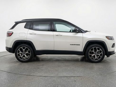 Used 2025 Jeep Compass Limited AWD/4WD image 11
