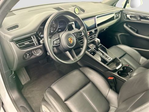 Certified 2023 Porsche Macan AWD/4WD image 4