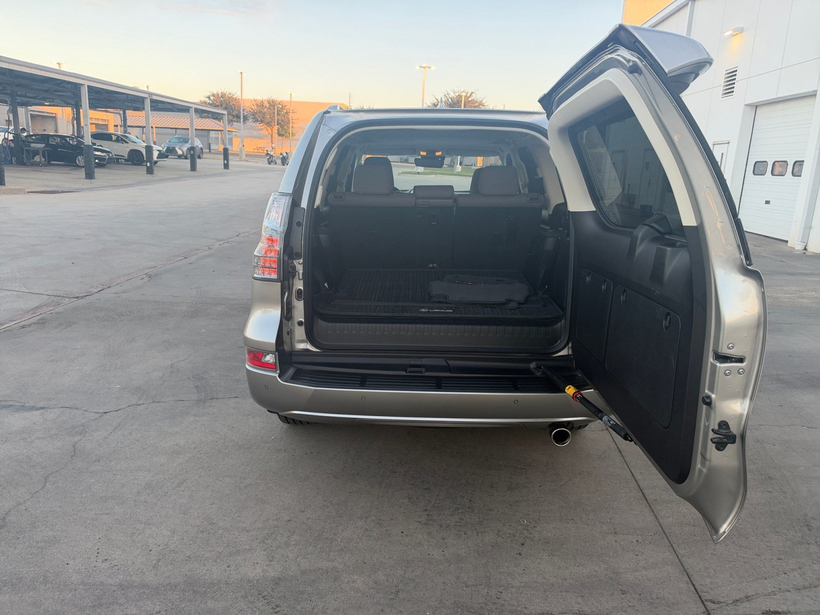 Used 2023 Lexus GX 460 Premium w/ Premium Plus Package AWD/4WD image 22
