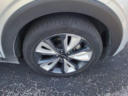 Used 2022 Chevrolet Bolt EUV LT w/ Convenience Package image 9