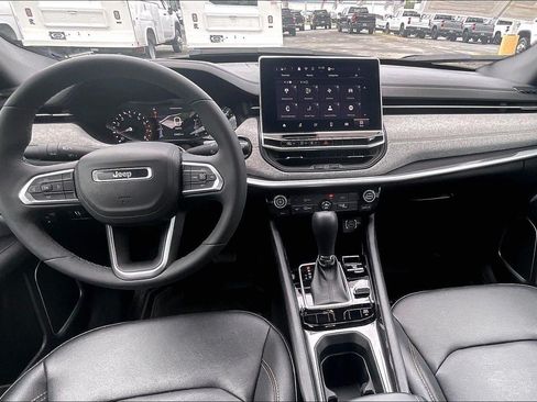 Used 2024 Jeep Compass Latitude AWD/4WD image 16