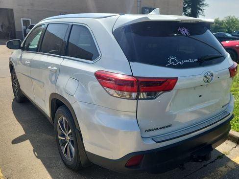 Used 2019 Toyota Highlander XLE AWD/4WD image 7