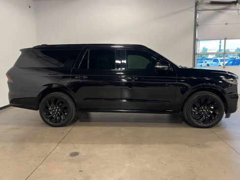 Used 2025 Lincoln Navigator L Reserve w/ Jet Appearance Package AWD/4WD image 2