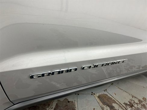 Used 2020 Jeep Grand Cherokee Laredo w/ 18" Wheel & 8.4" Radio Group image 27