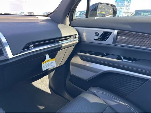 New 2026 Cadillac Vistiq Luxury image 7