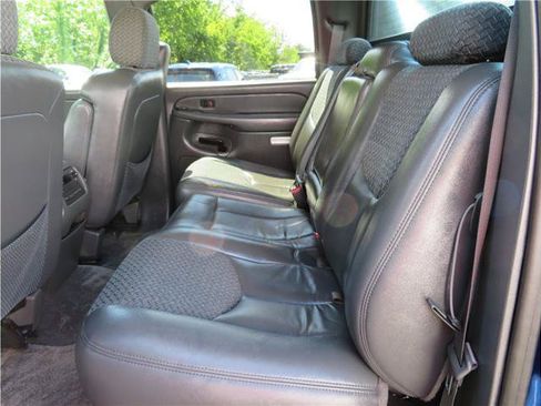 Used 2003 Chevrolet Avalanche 4x4 w/ Driver Convenience Package image 6