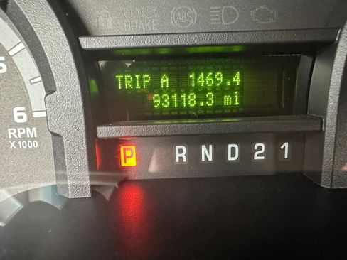 Used 2010 Ford E-350 and Econoline 350 XLT RWD image 9