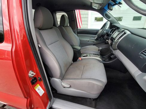 Used 2014 Toyota Tacoma 4x4 Access Cab V6 w/ TRD Sport Package image 11