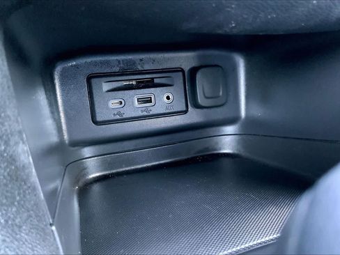 Used 2023 Chevrolet Equinox LT FWD image 34