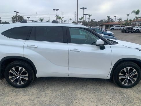 Used 2022 Toyota Highlander XLE FWD image 5