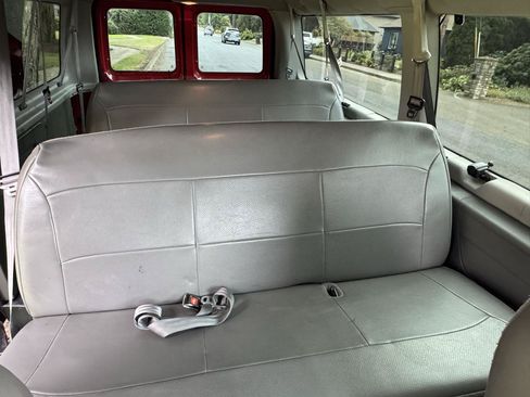 Used 2006 Ford E-350 and Econoline 350 XLT RWD image 14