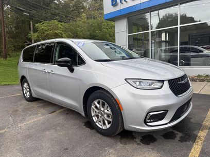 Used 2024 Chrysler Pacifica Touring-L