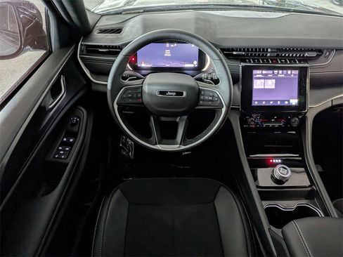 New 2025 Jeep Grand Cherokee Altitude image 17
