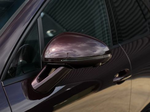 Certified 2026 Porsche Macan AWD/4WD image 9