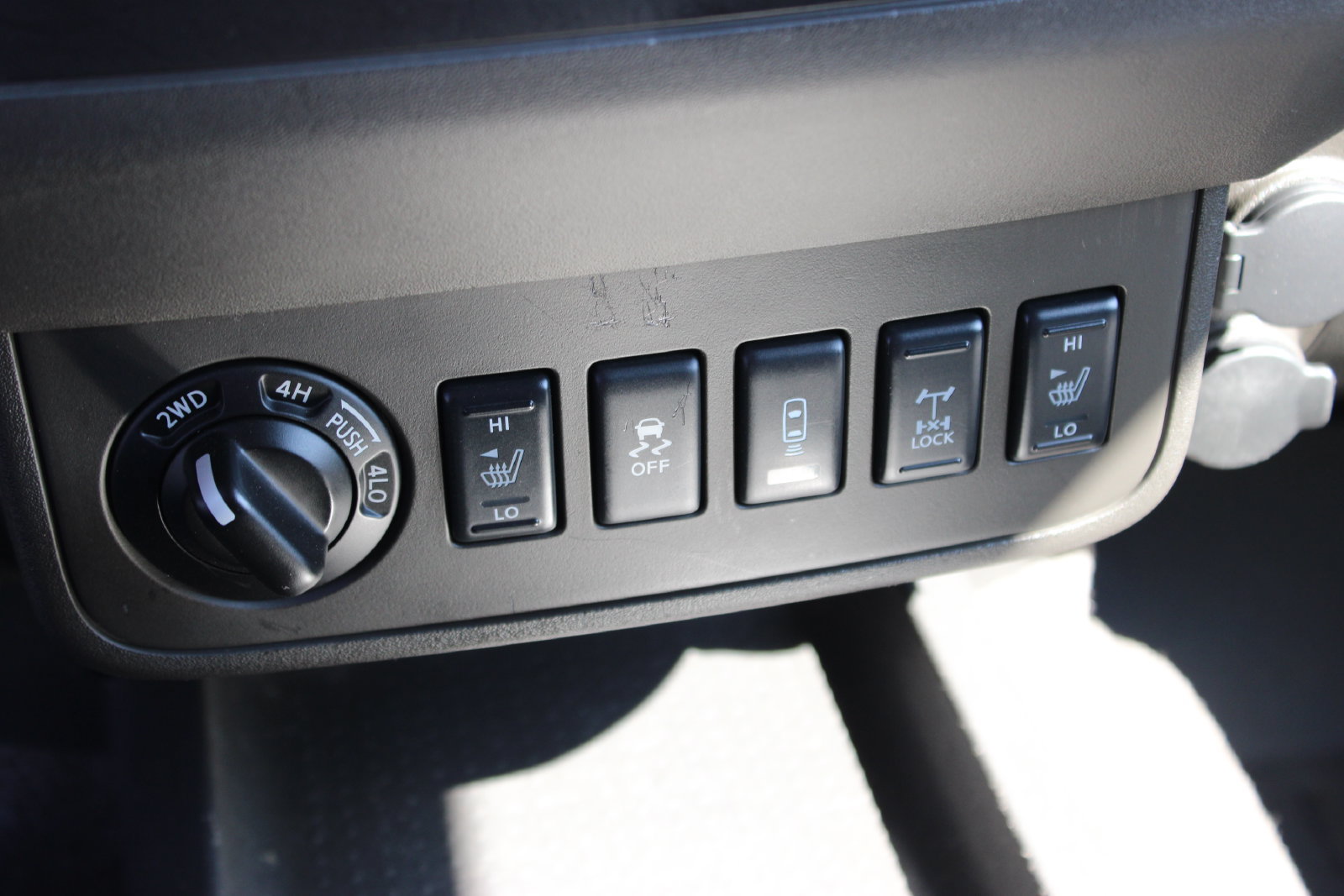 Used 2015 Nissan Frontier PRO-4X w/ Pro-4x Luxury Package AWD/4WD image 18