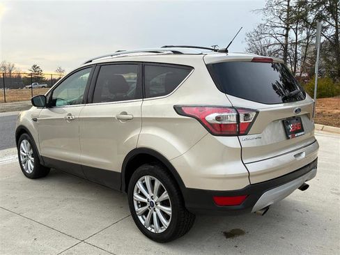 Used 2017 Ford Escape Titanium image 8