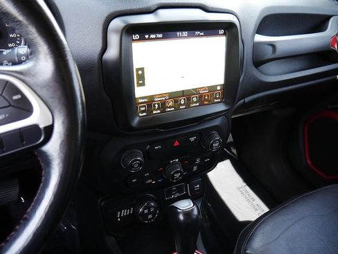 Used 2018 Jeep Renegade Trailhawk AWD/4WD image 33
