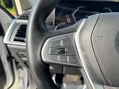 Used 2023 BMW X7 xDrive40i w/ Premium Package image 17