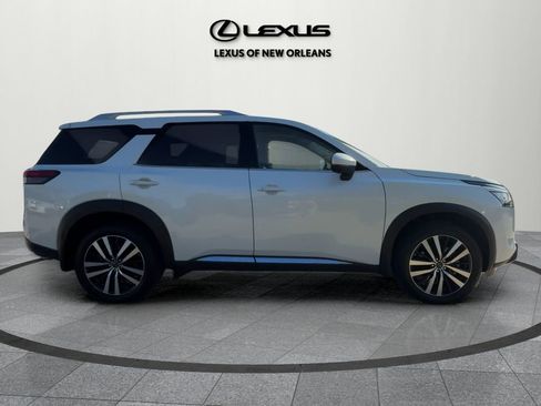 Used 2025 Nissan Pathfinder Platinum w/ Cargo Package image 2