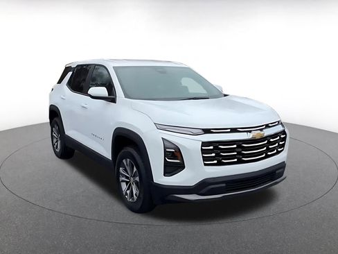 Used 2025 Chevrolet Equinox LT image 3