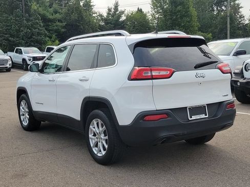 Used 2017 Jeep Cherokee Latitude w/ Cold Weather Group AWD/4WD image 5