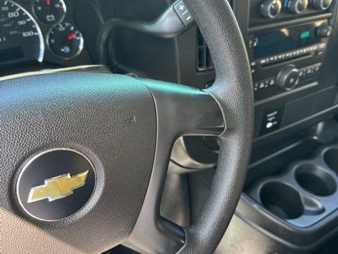 Used 2015 Chevrolet Express 2500 RWD image 23