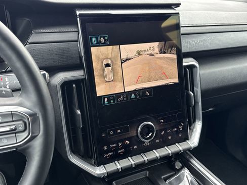 Used 2025 GMC Acadia Elevation image 25